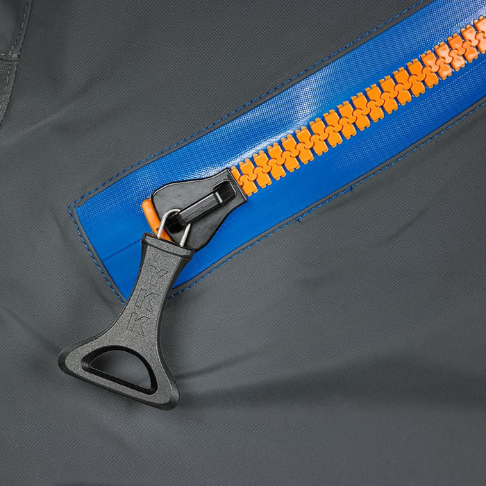 Palm Rogen Suit zoom on pocket zip