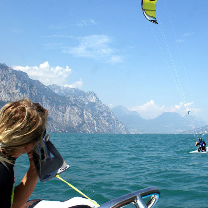 Aquapac VHF Classic Case Large use during kite-surfing